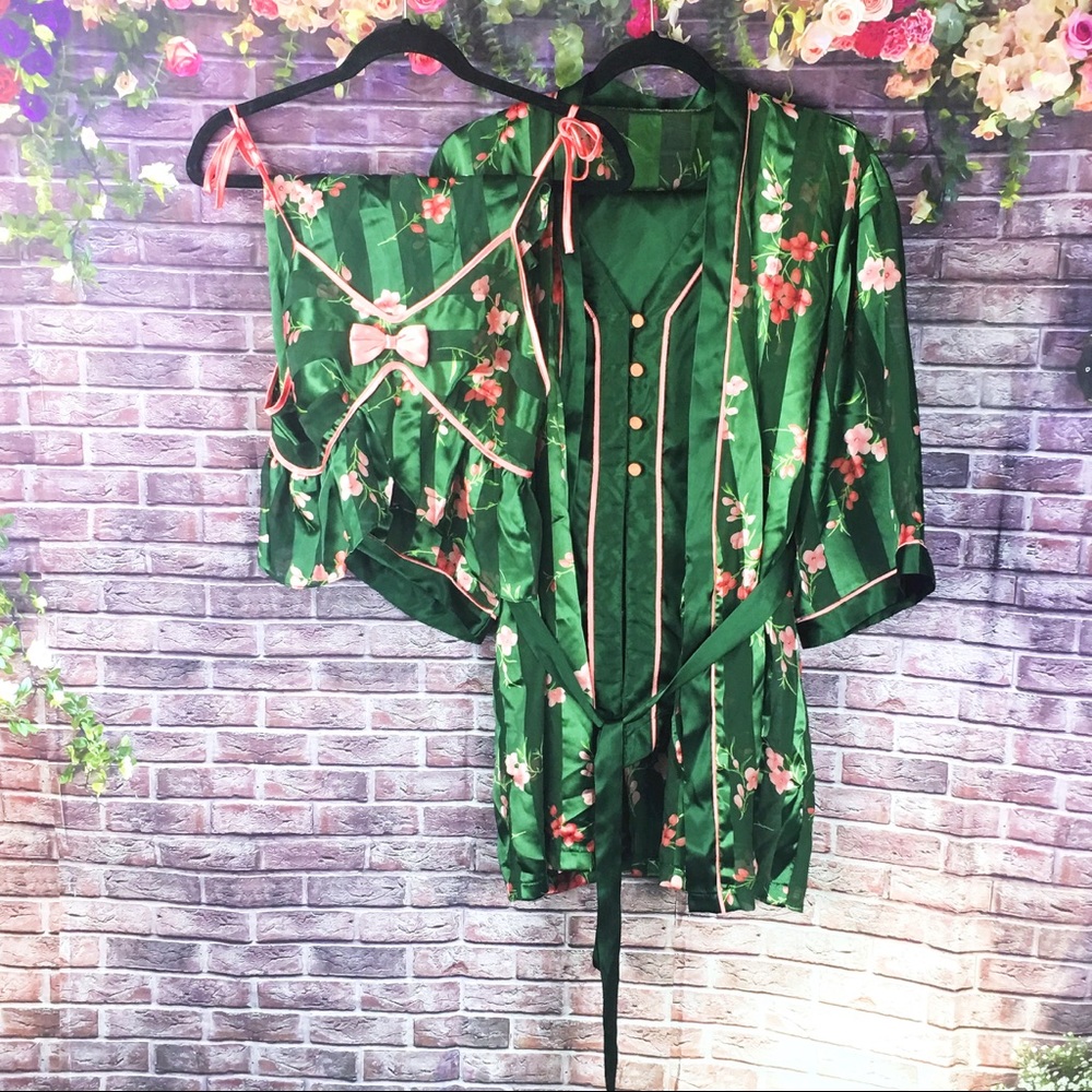 Women’s 5 Pieces Green Pajama Set Size M/L
